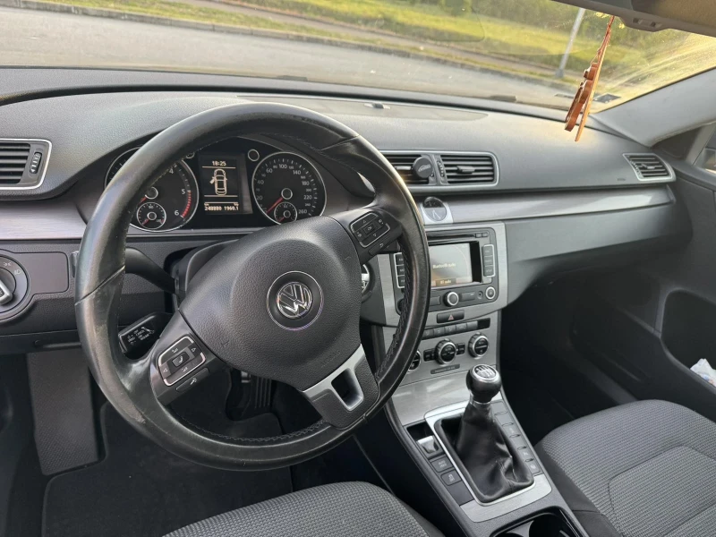 VW Passat, снимка 14 - Автомобили и джипове - 53540631