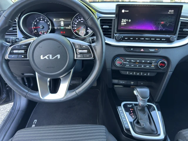 Kia Ceed 1.5 T-GDI MHEV, снимка 10 - Автомобили и джипове - 54911469