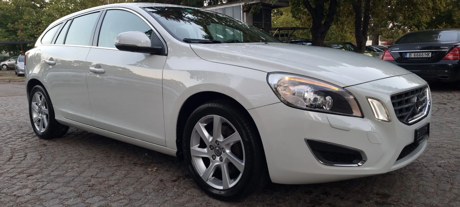 Volvo V60 2.0i T5 * FACE* * SUMMUM* * АВТОМАТИК* * ОБСЛУЖЕН* - изображение 3