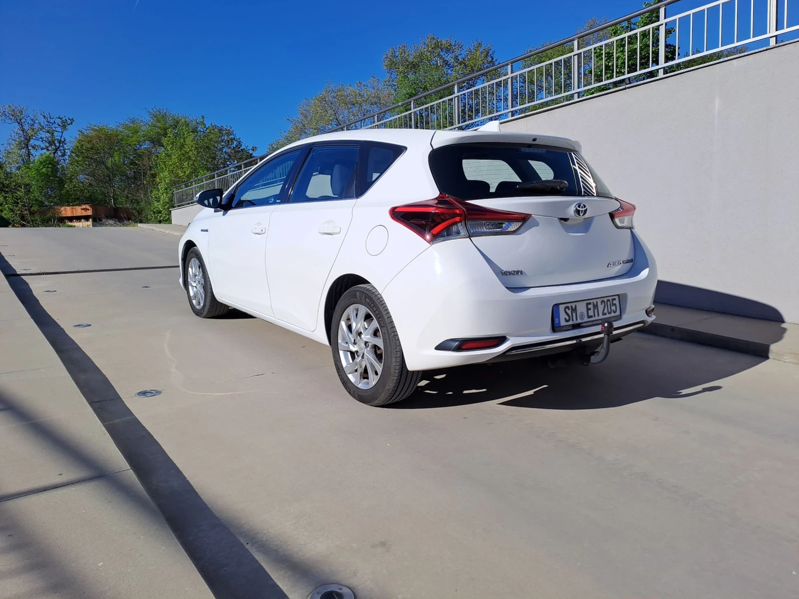 Toyota Auris Hybrid - 2017 - изображение 4