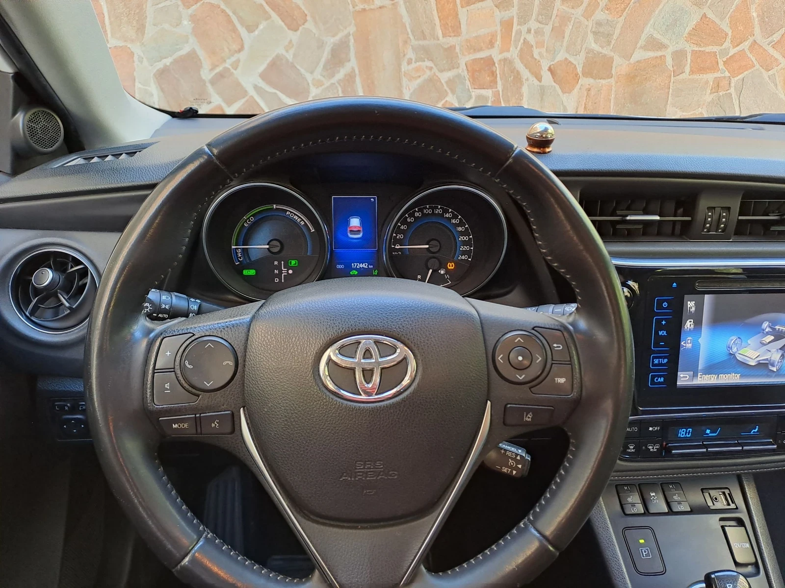Toyota Auris Hybrid - 2017 - изображение 10