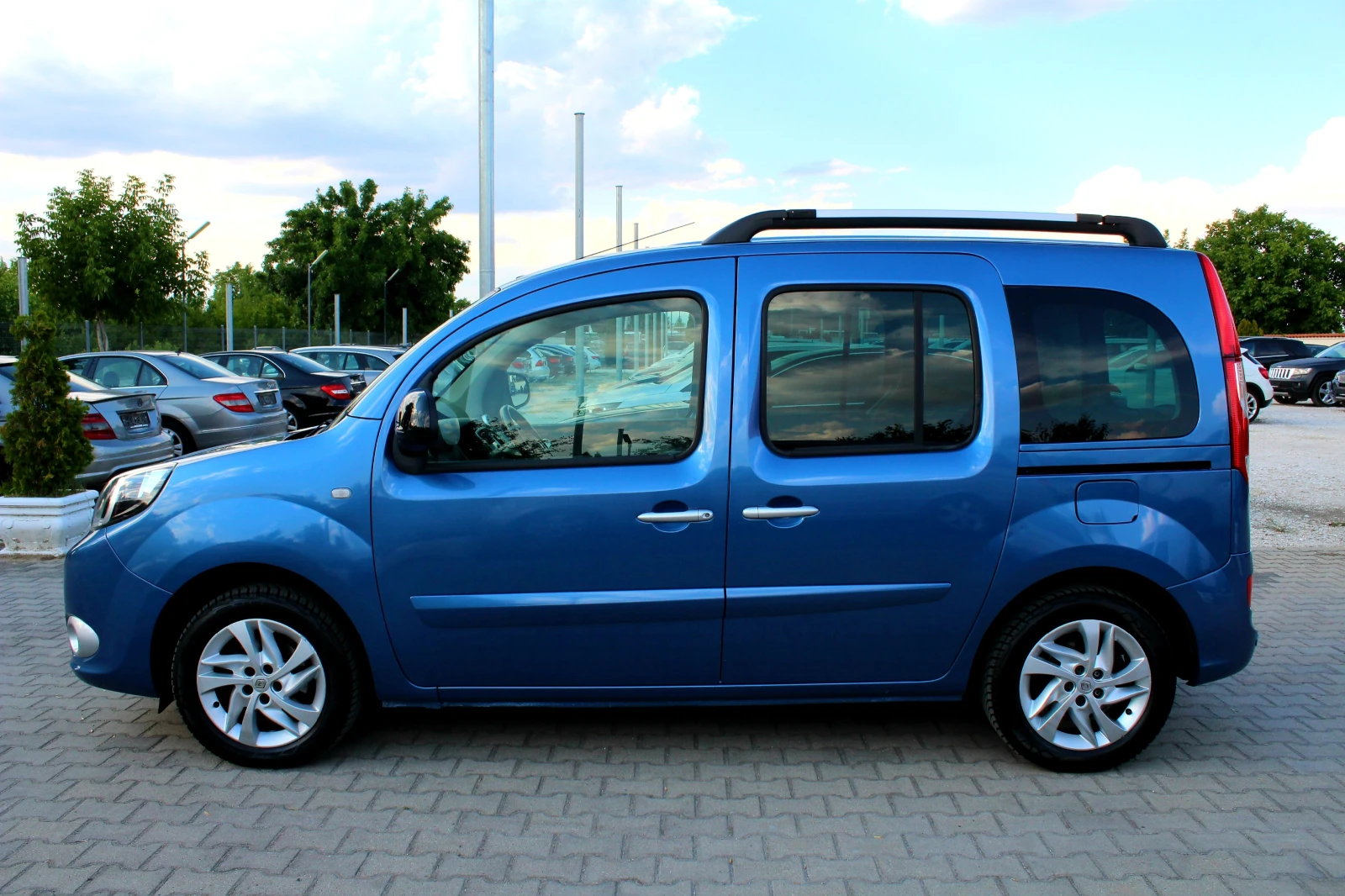 Renault Kangoo 1.2i ЛИЗИНГ/ПЕРФЕКТНО - изображение 4