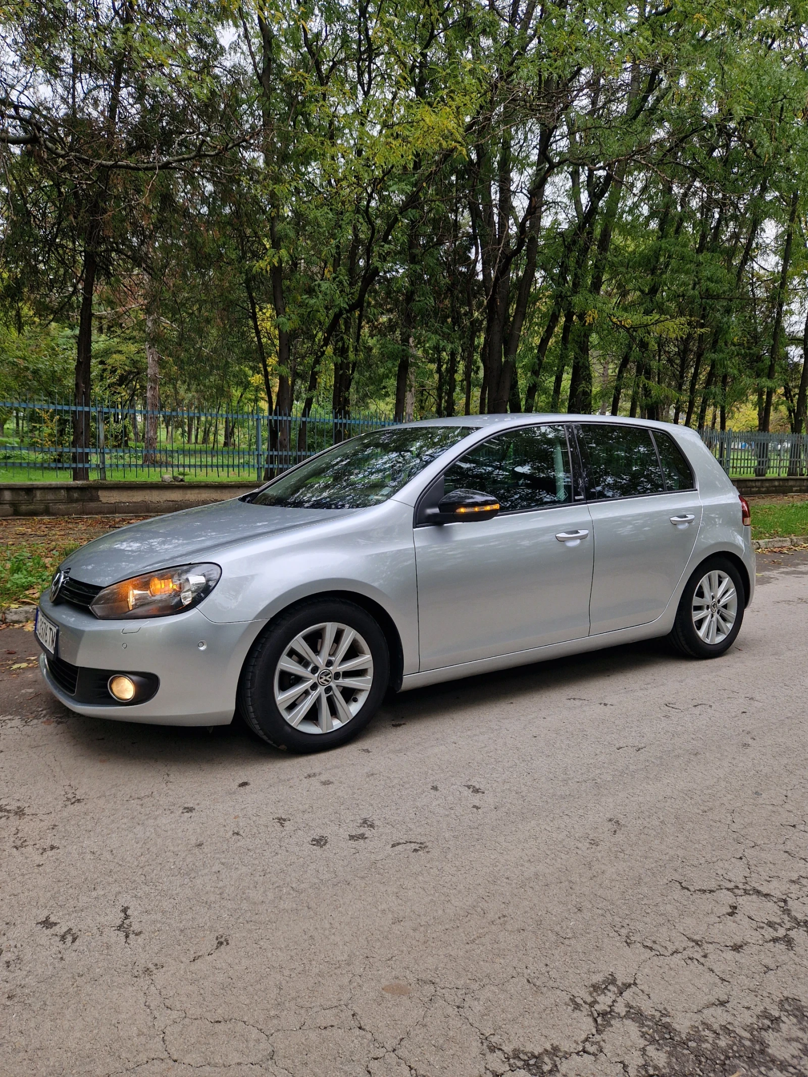 VW Golf 1.6 TDI! НАПЪЛНО ОБСЛУЖЕН! - изображение 3