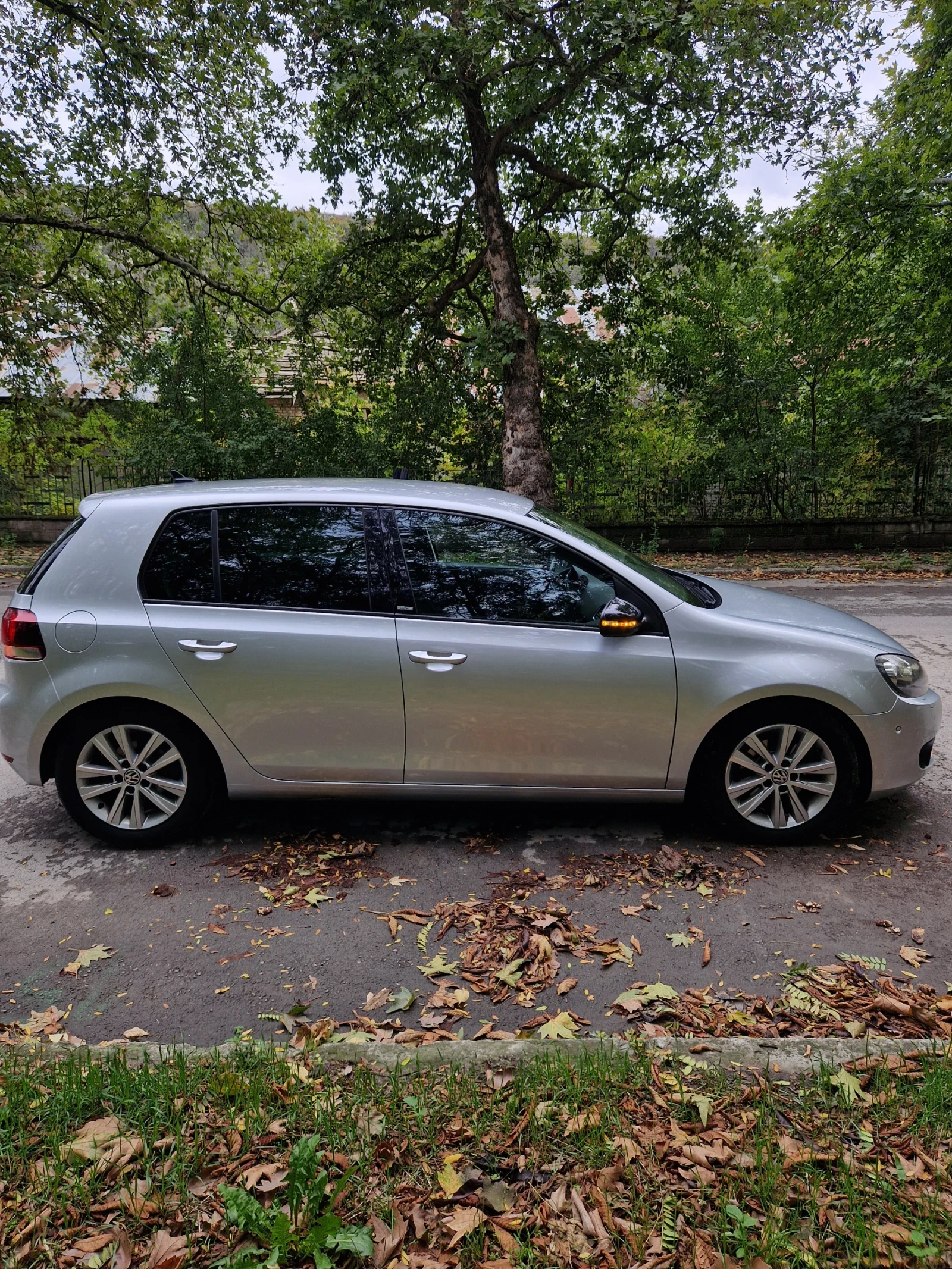 VW Golf 1.6 TDI! НАПЪЛНО ОБСЛУЖЕН! - изображение 9
