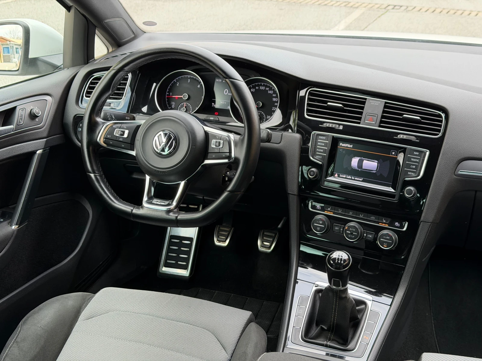 VW Golf 2.0TDI* 2 x R Line* 150к.с., снимка 9 - Автомобили и джипове - 54089185