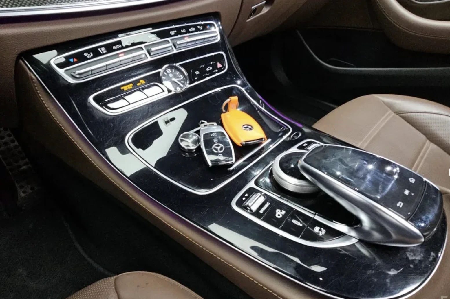 Mercedes-Benz E 53 AMG 4MATIC PLUS* Подгрев* ОБДУХВАНЕ* 360* HUD* Blind S, снимка 9 - Автомобили и джипове - 54220522