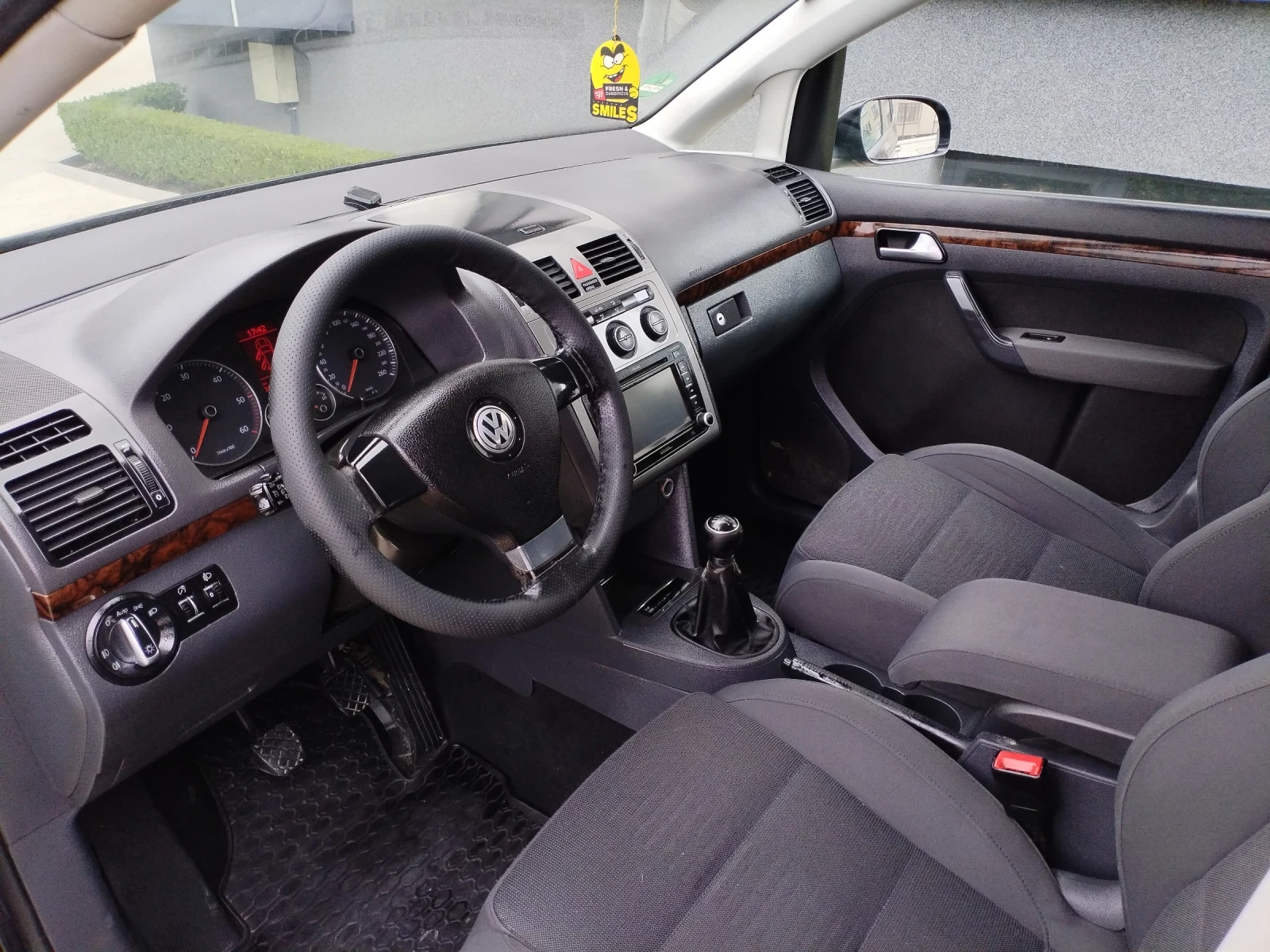 VW Touran 2.0 TDI BMM 6ск Hi-line 7места Navi, снимка 11 - Автомобили и джипове - 54231082