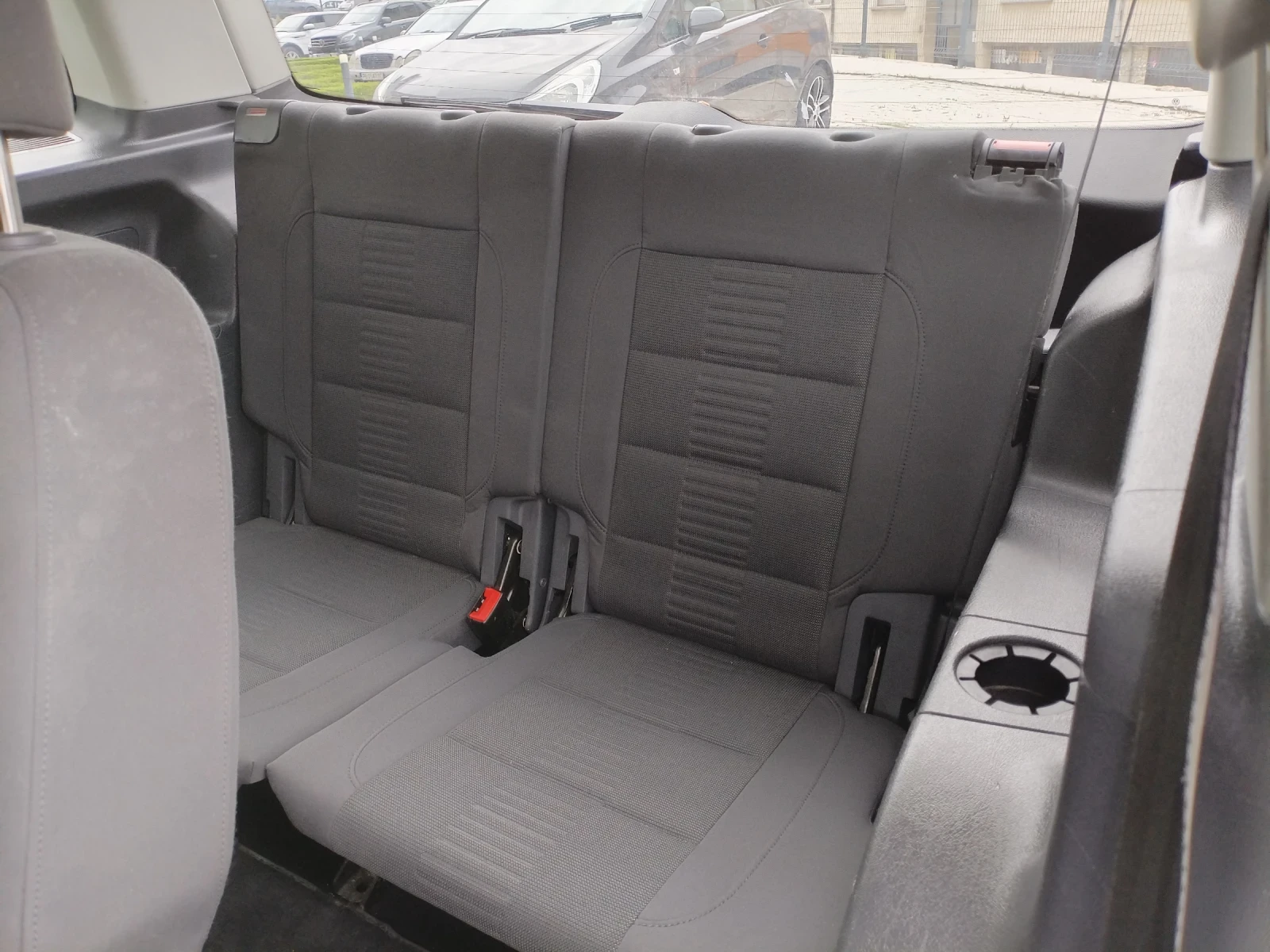 VW Touran 2.0 TDI BMM 6ск Hi-line 7места Navi, снимка 13 - Автомобили и джипове - 54231082