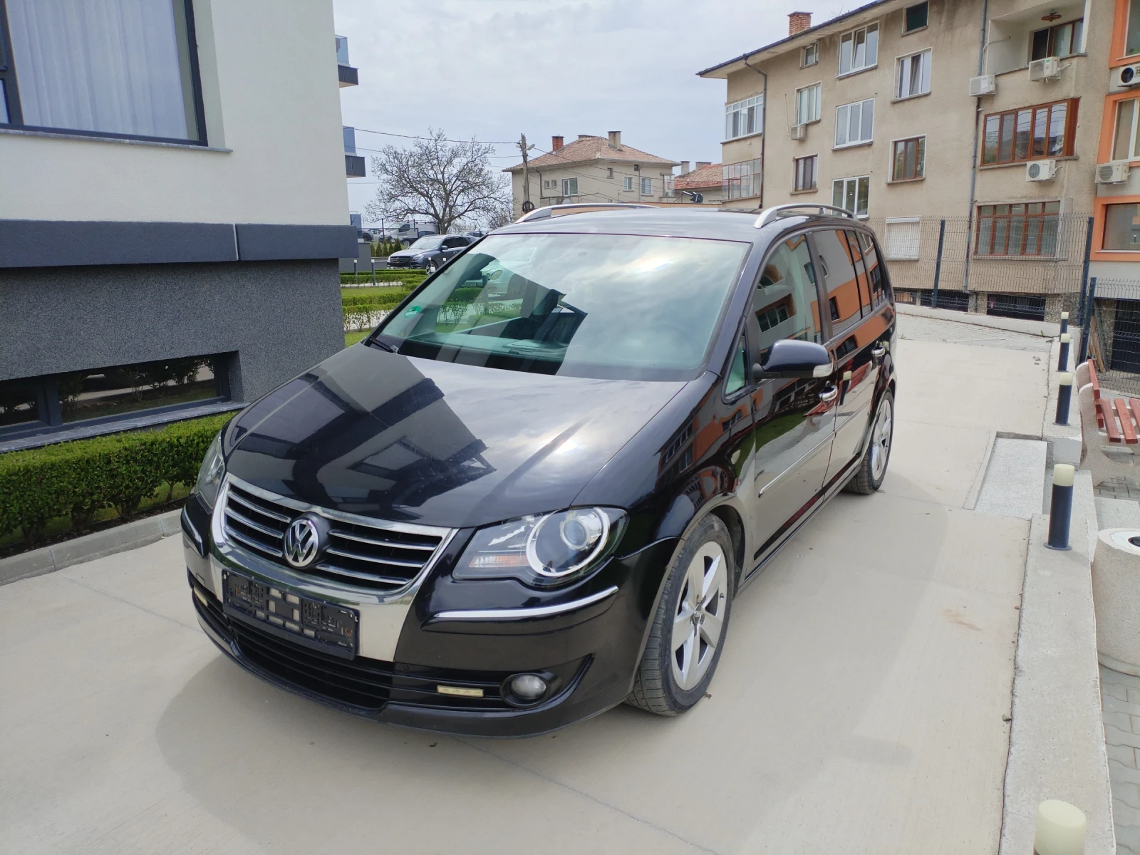 VW Touran 2.0 TDI BMM 6ск Hi-line 7места Navi