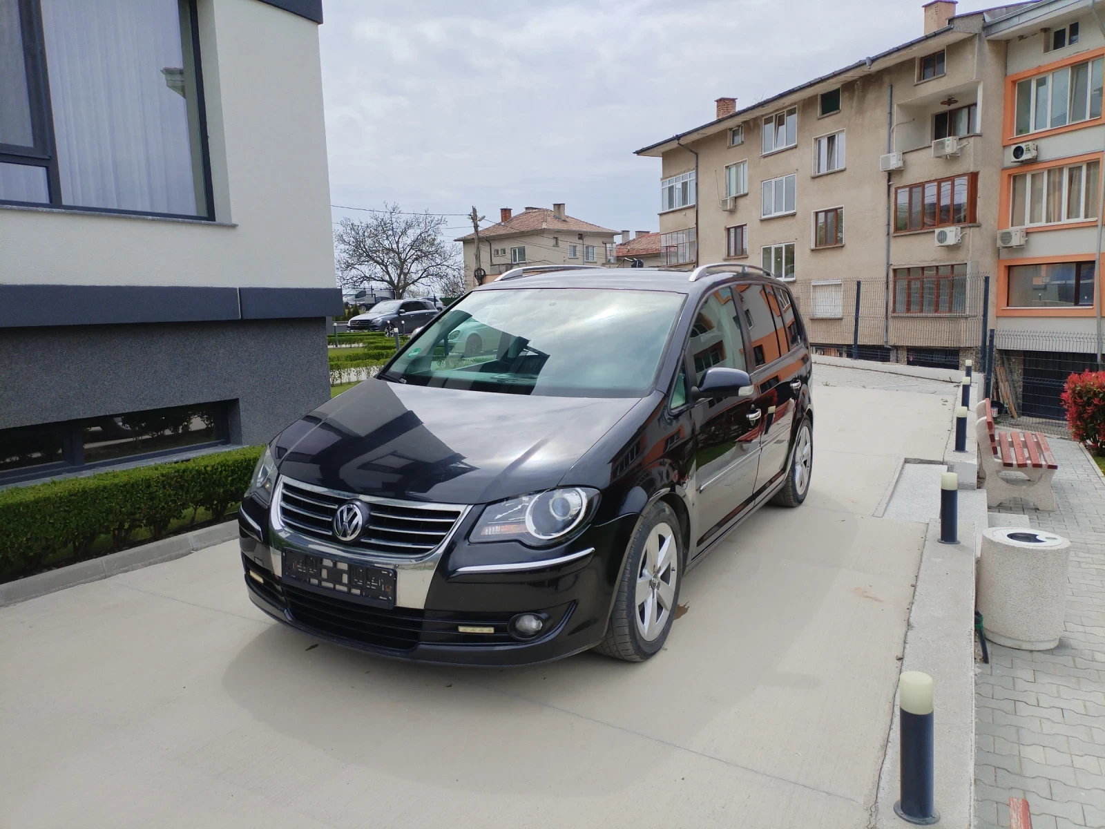 VW Touran 2.0 TDI BMM 6ск Hi-line 7места Navi, снимка 5 - Автомобили и джипове - 54231082