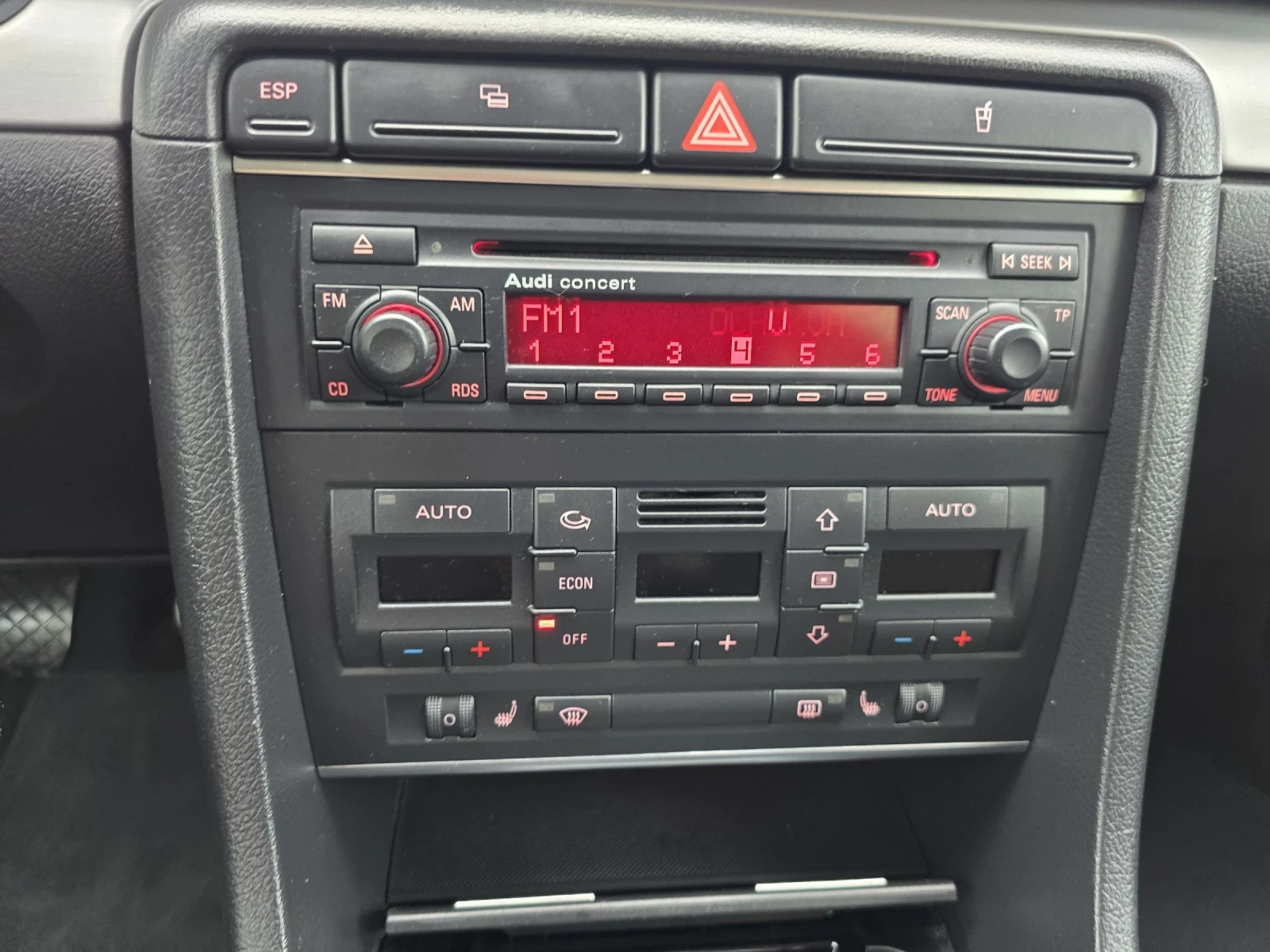 Audi A4 2.0TDI QUATTRO XENON , снимка 12 - Автомобили и джипове - 54461671