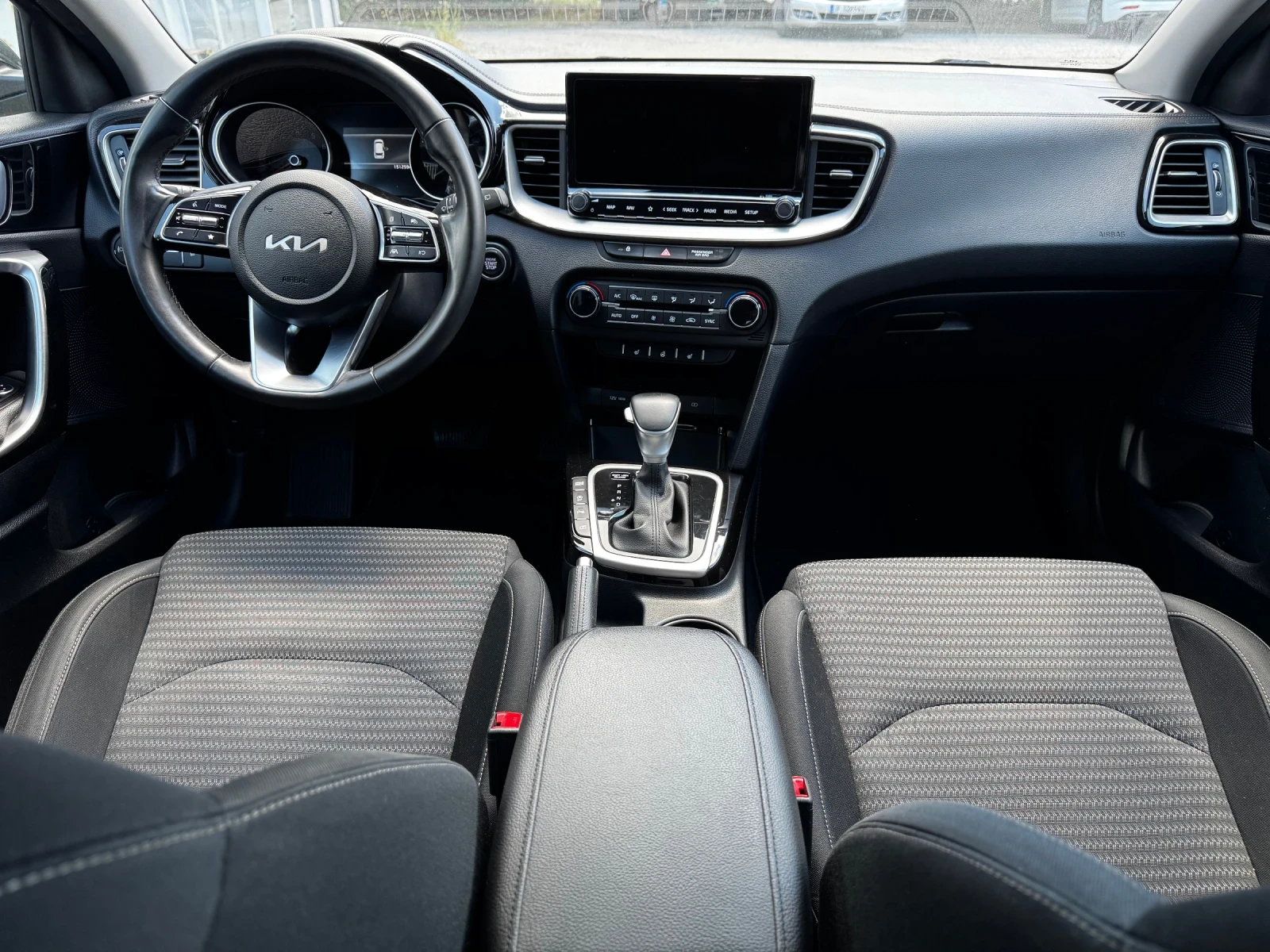 Kia Ceed 1.5 T-GDI MHEV, снимка 9 - Автомобили и джипове - 54911469