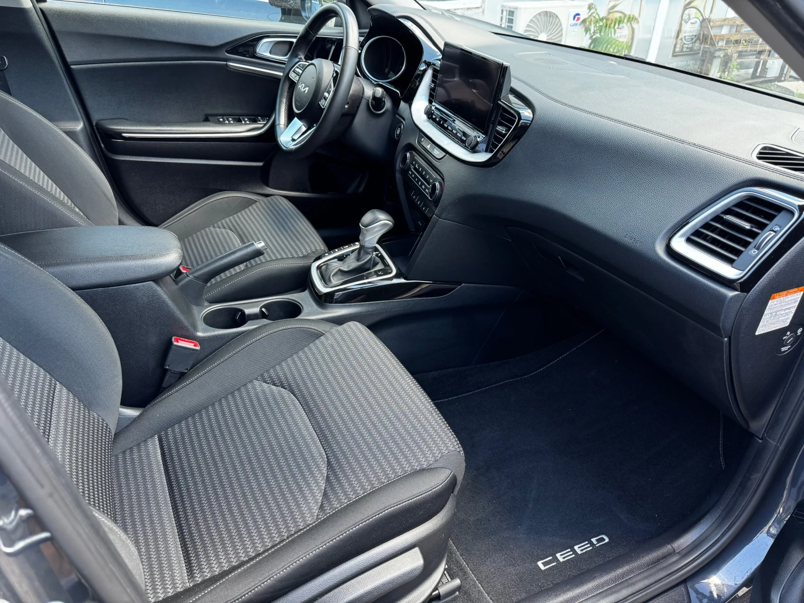 Kia Ceed 1.5 T-GDI MHEV, снимка 8 - Автомобили и джипове - 54911469