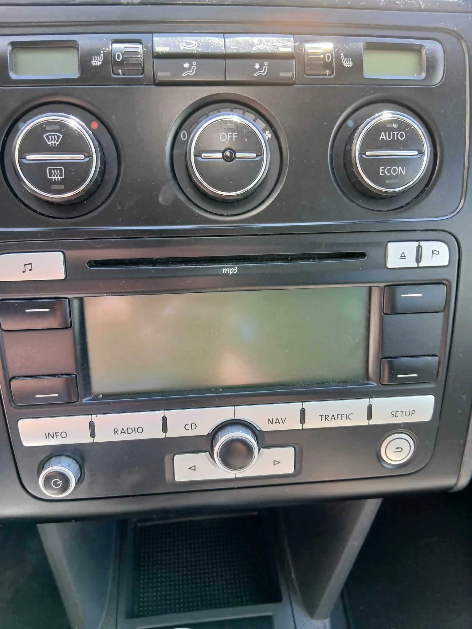 VW Touran, снимка 3 - Автомобили и джипове - 56107799