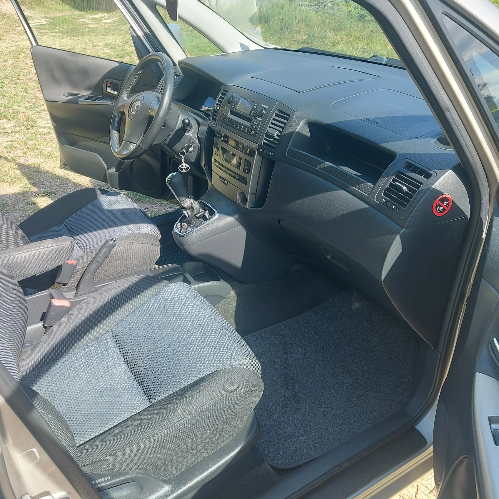 Toyota Corolla verso D4D, снимка 6 - Автомобили и джипове - 56315021