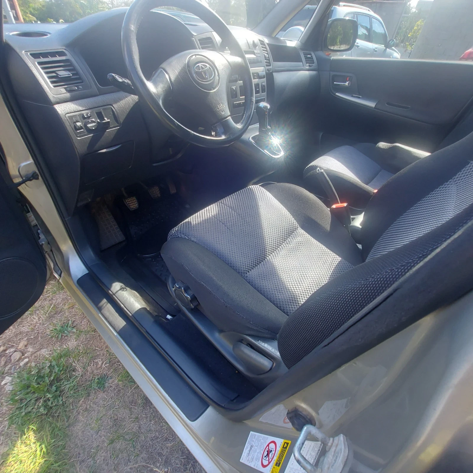 Toyota Corolla verso D4D, снимка 10 - Автомобили и джипове - 56315021