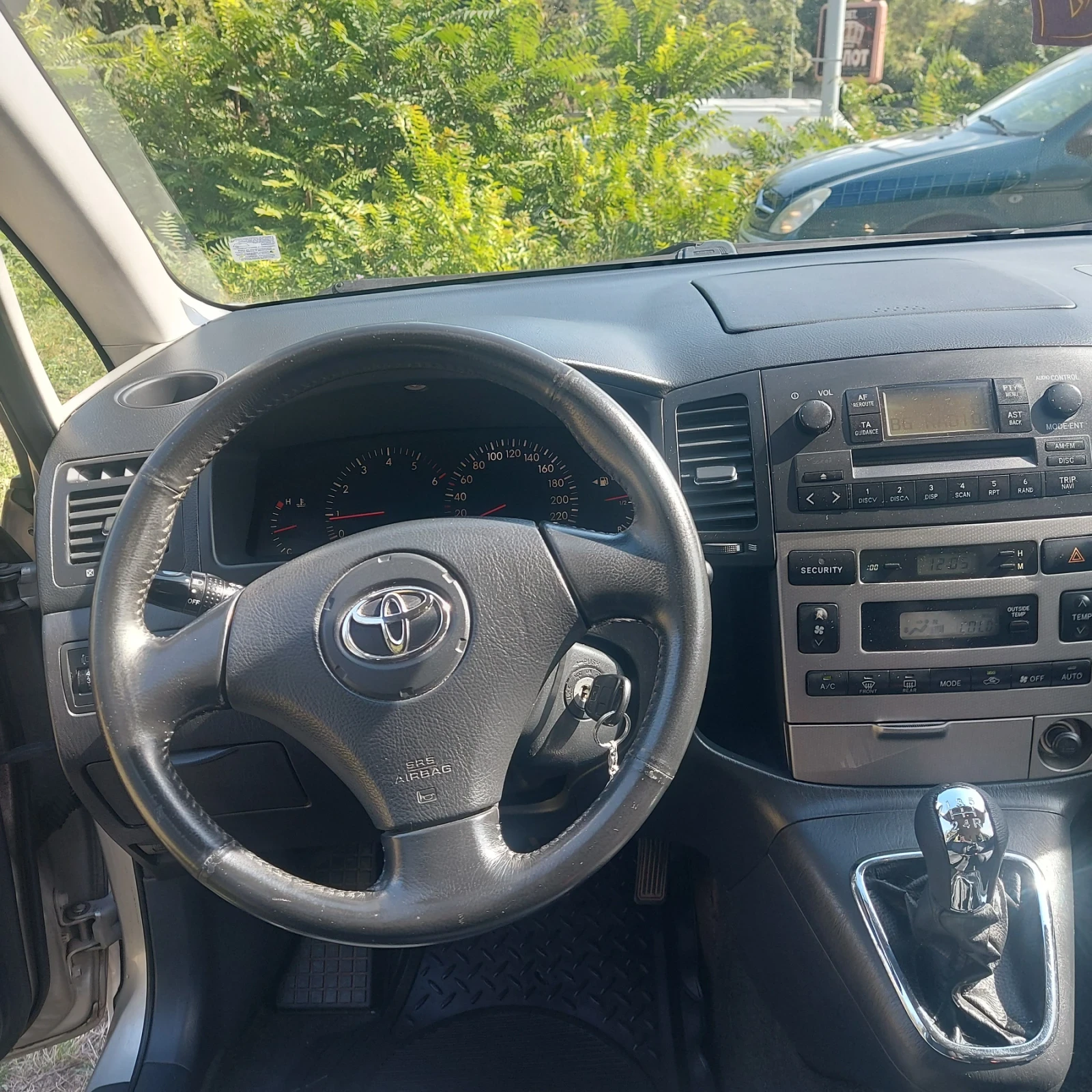 Toyota Corolla verso D4D, снимка 7 - Автомобили и джипове - 56315021