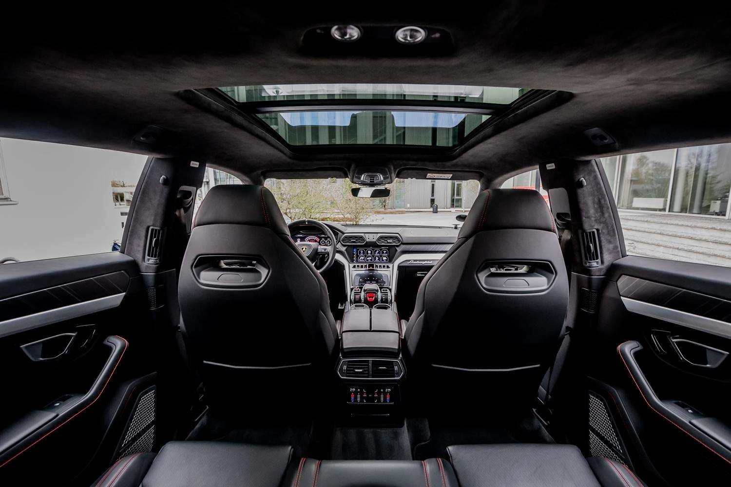 Lamborghini Urus  - изображение 10