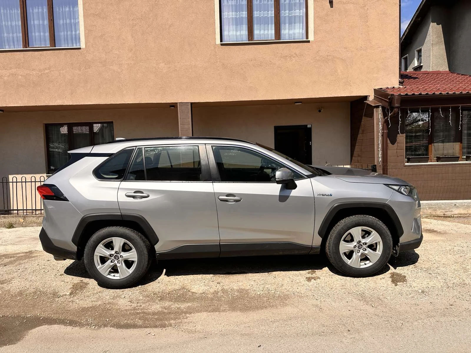 Toyota Rav4 2.5 hybrid 4x4 - изображение 7