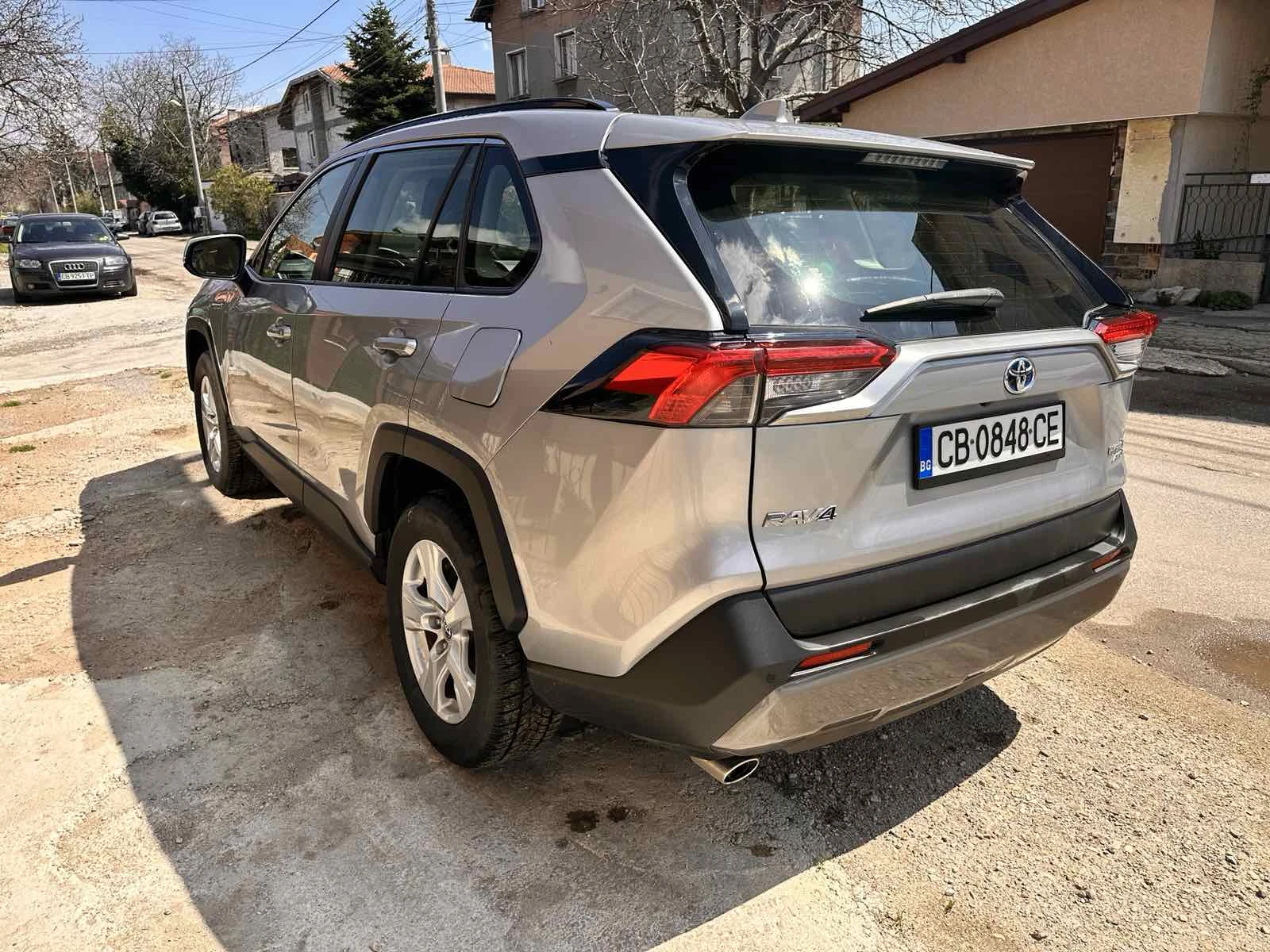 Toyota Rav4 2.5 hybrid 4x4 - изображение 4
