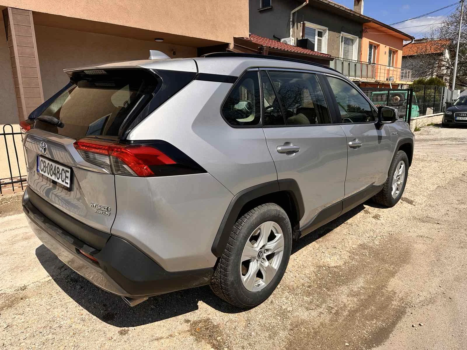 Toyota Rav4 2.5 hybrid 4x4 - изображение 6