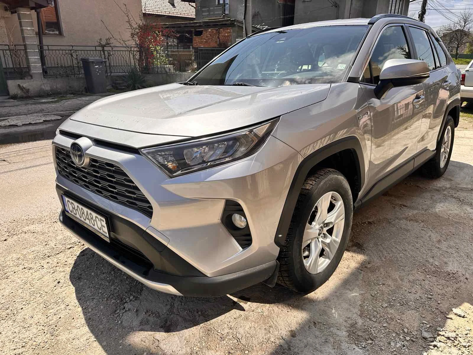 Toyota Rav4 2.5 hybrid 4x4 - изображение 2