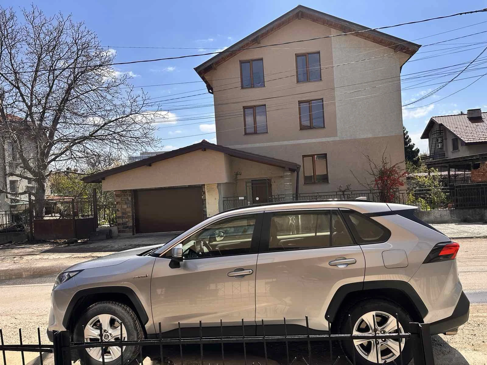 Toyota Rav4 2.5 hybrid 4x4 - изображение 3