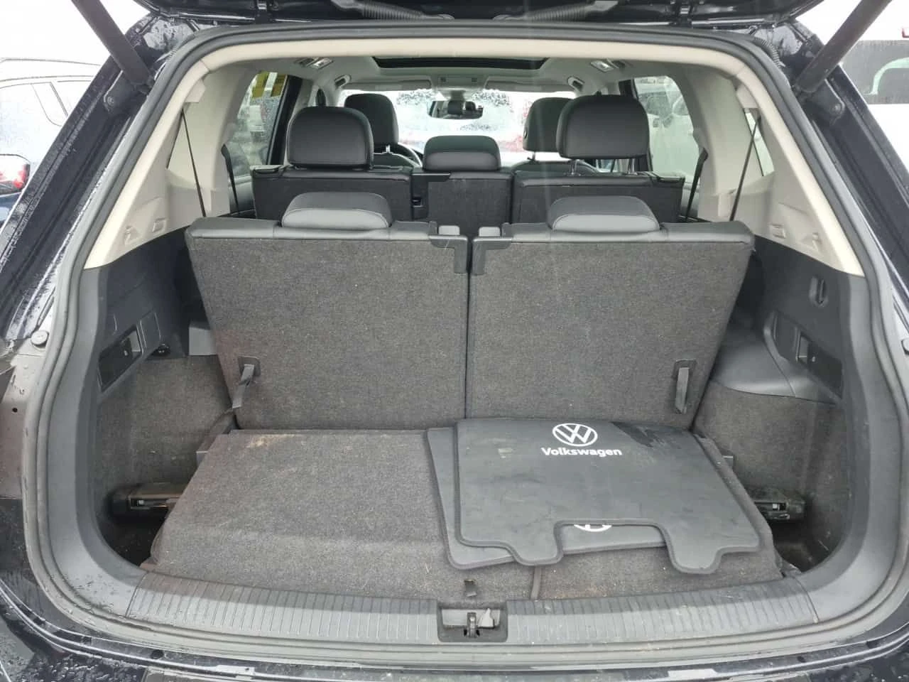 VW Tiguan * SEL PREMIUM * CARFAX * ЦЕНА ДО БГ, снимка 14 - Автомобили и джипове - 54123013