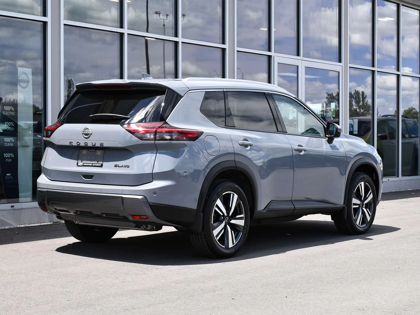 Nissan Rogue КОЖА, ПАНОРАМА, 360 КАМЕРА, BOSE, ЦЕНА ДО БГ, снимка 3 - Автомобили и джипове - 54971401