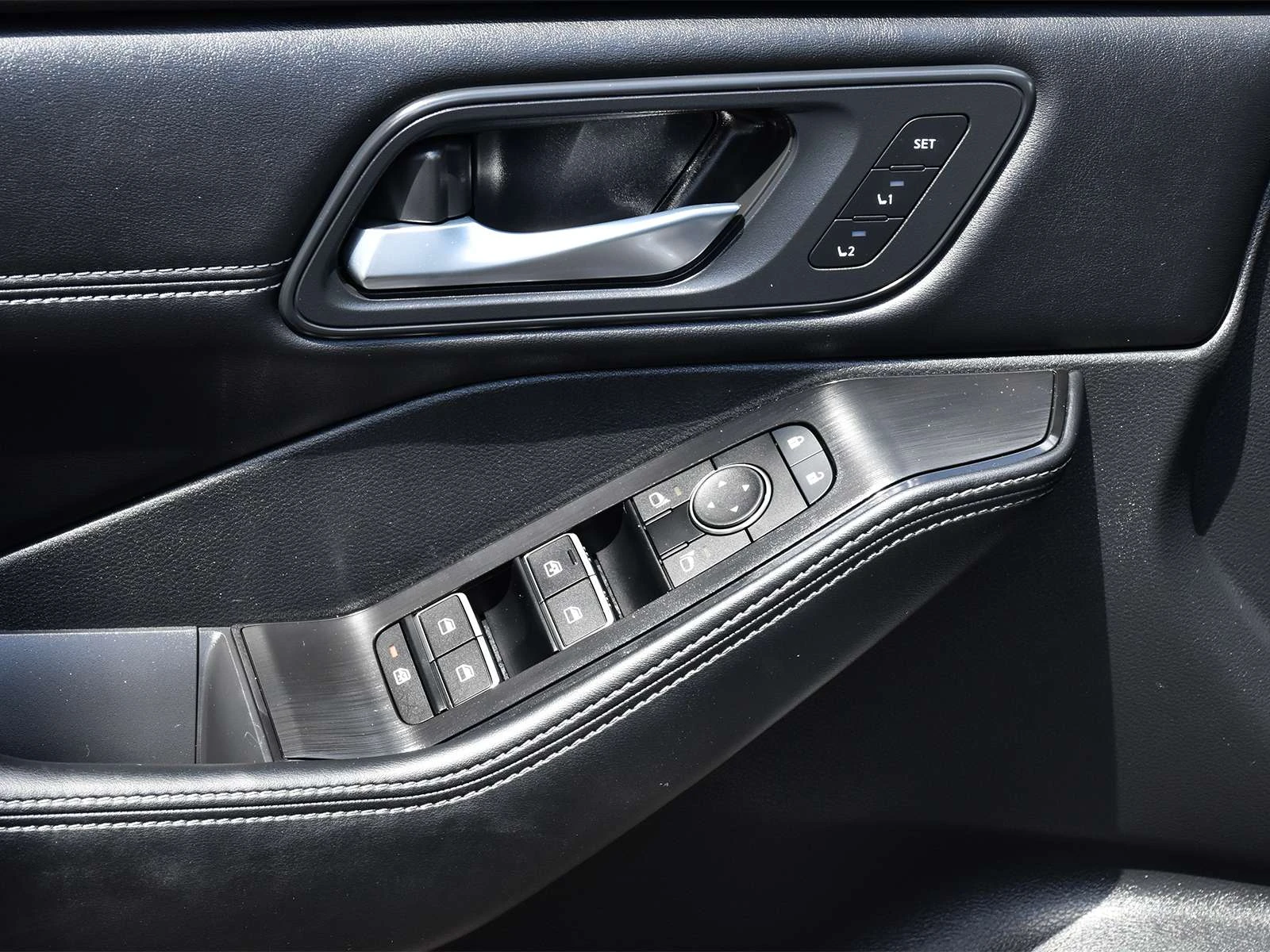 Nissan Rogue КОЖА, ПАНОРАМА, 360 КАМЕРА, BOSE, ЦЕНА ДО БГ, снимка 11 - Автомобили и джипове - 54971401