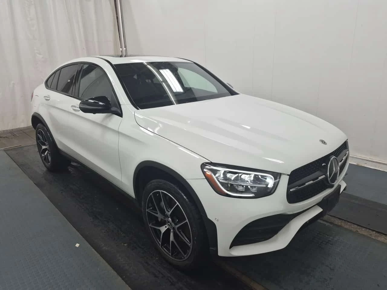 Mercedes-Benz GLC 300 Coupe * AMG Line * CARFAX * От Mercedes * , снимка 2 - Автомобили и джипове - 55319595