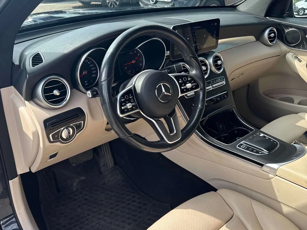 Mercedes-Benz GLC 300 / CARFAX / COUPE / DISTRONIC / АВТОКРЕДИТ, снимка 5 - Автомобили и джипове - 55712172