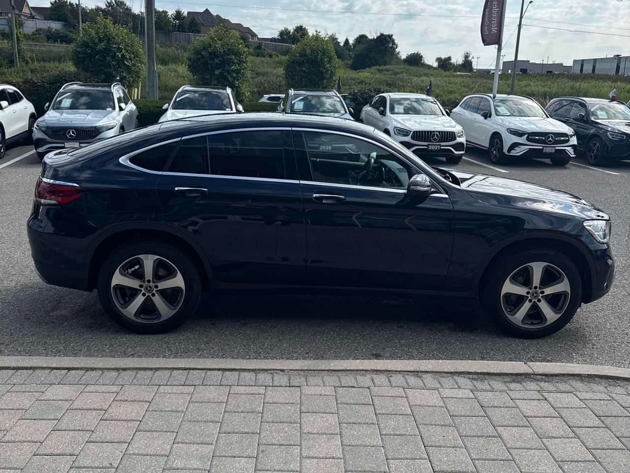 Mercedes-Benz GLC 300 / CARFAX / COUPE / DISTRONIC / АВТОКРЕДИТ, снимка 3 - Автомобили и джипове - 55712172