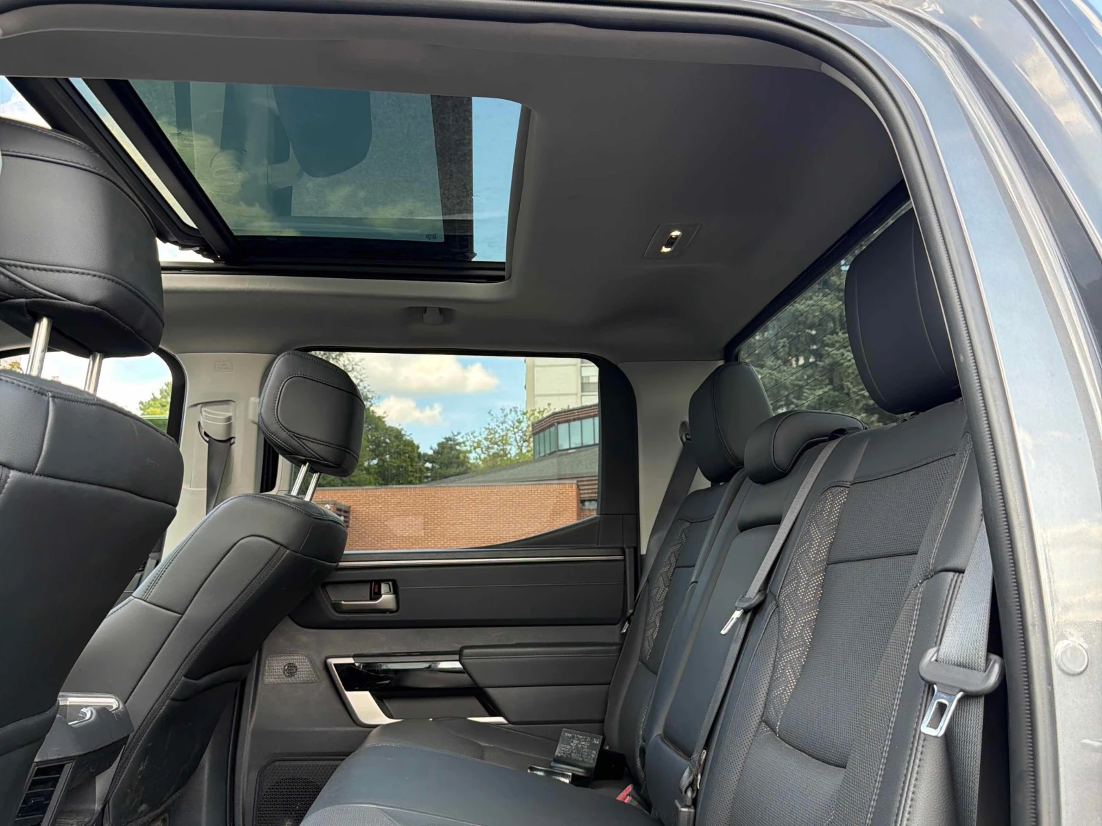 Toyota Tundra Limited Hybrid  CARFAX, снимка 12 - Автомобили и джипове - 56056463