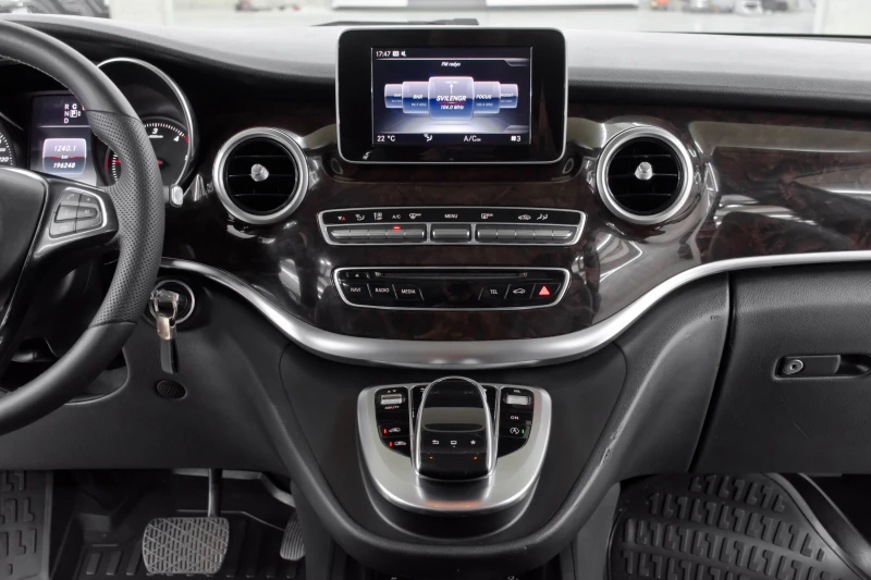 Mercedes-Benz V 220 AMG, снимка 15 - Бусове и автобуси - 51506255