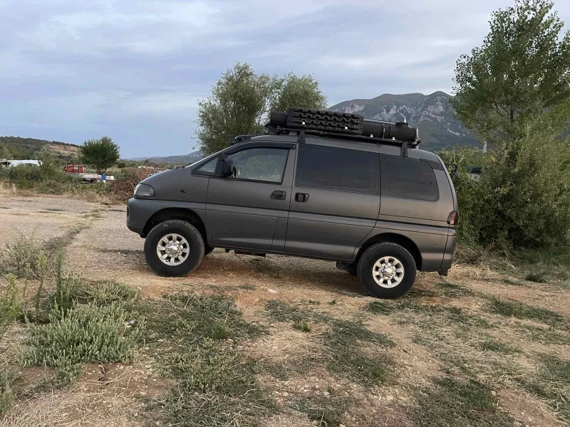 Mitsubishi Delica 2.8TDI/Klima/4x4/LED/7+ 1 места/Отличен!, снимка 9 - Бусове и автобуси - 52298221