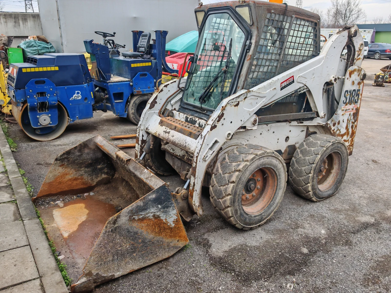 Мини челни товарачи Bobcat S185