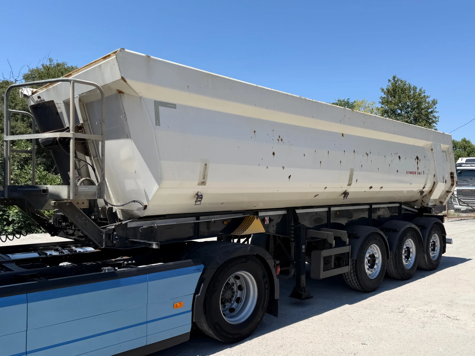 Полуремарке Schwarzmuller HARDOX 31m3, снимка 4 - Ремаркета - 55474340