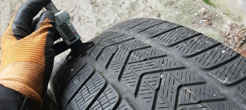 Гуми Зимни 255/55R19, снимка 4 - Гуми и джанти - 35607949