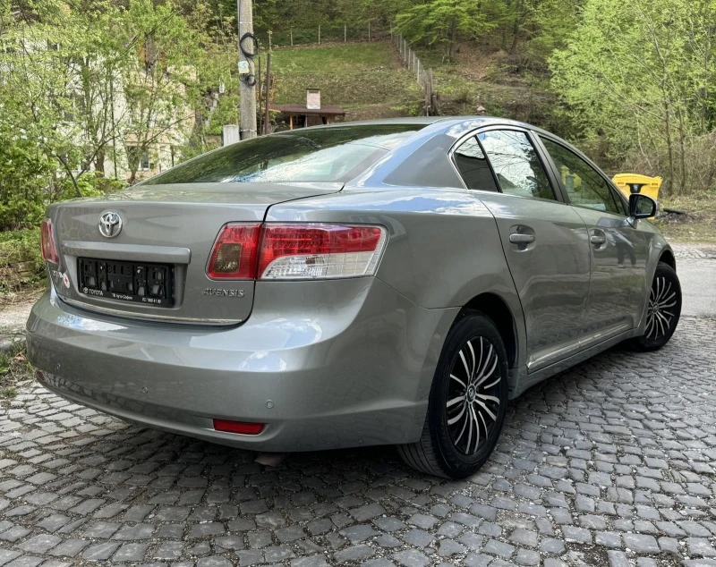 Toyota Avensis 2.0 D-4D, снимка 6 - Автомобили и джипове - 46900490