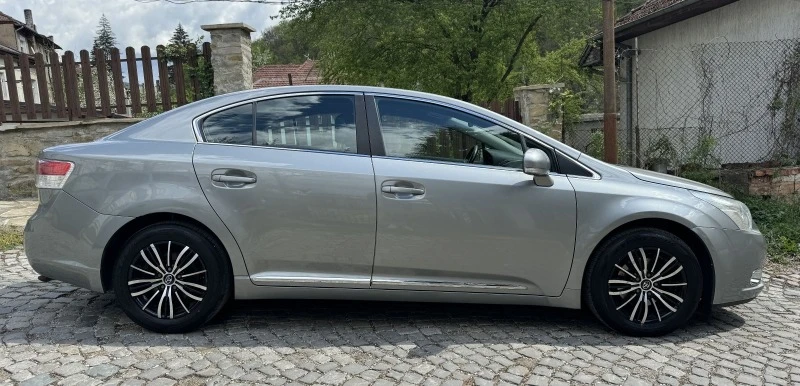 Toyota Avensis 2.0 D-4D, снимка 7 - Автомобили и джипове - 46900490