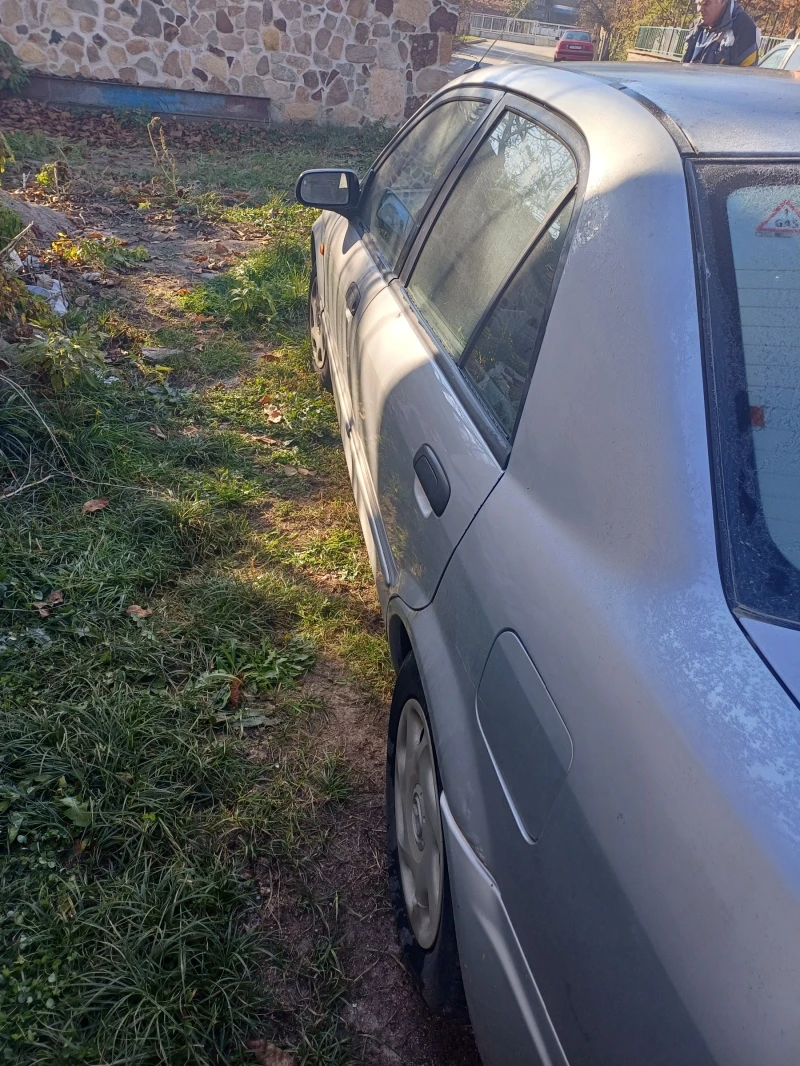 Mazda 323, снимка 3 - Автомобили и джипове - 47901264