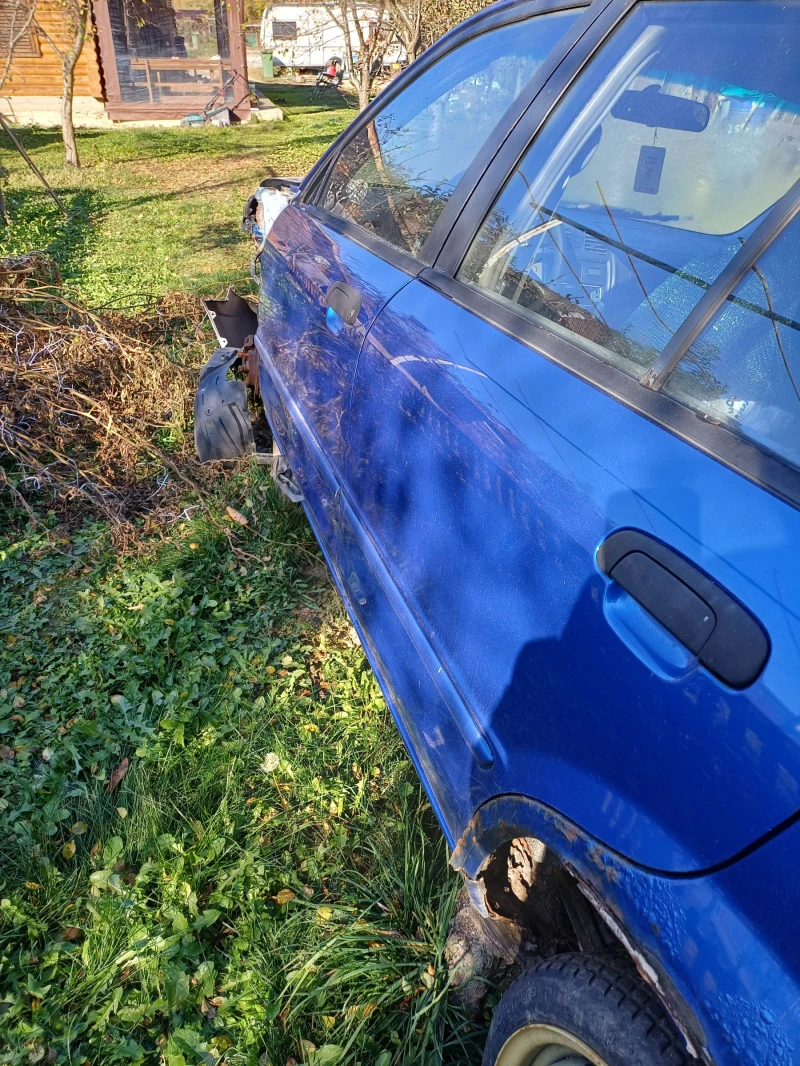 Mazda 323, снимка 12 - Автомобили и джипове - 47901264