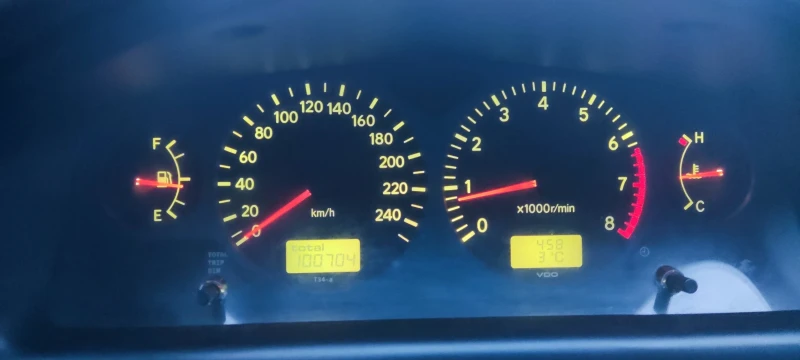 Toyota Avensis 100000km!!!, снимка 6 - Автомобили и джипове - 47977858