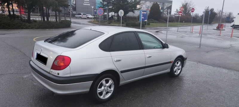 Toyota Avensis 100000km!!!, снимка 3 - Автомобили и джипове - 47977858