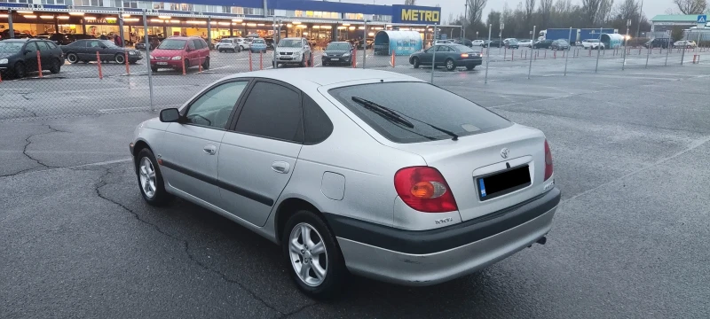 Toyota Avensis 100000km!!!, снимка 4 - Автомобили и джипове - 47977858