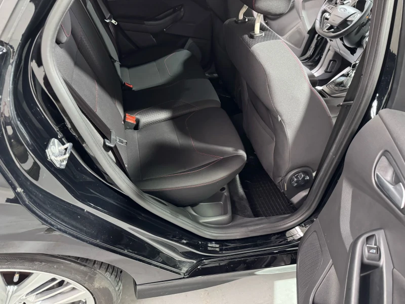 Ford Focus 1.5 TDCI ST-LINE, снимка 10 - Автомобили и джипове - 49743789