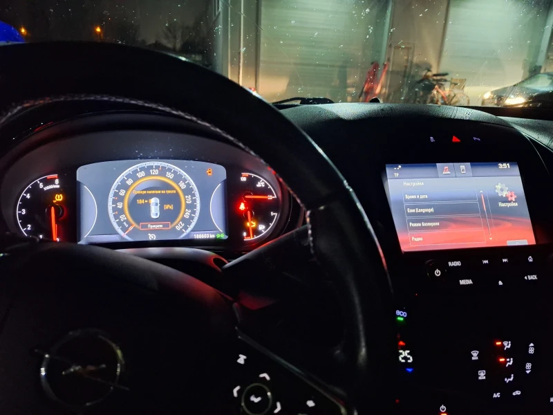 Opel Insignia Sport tourer 2.0CDTI, снимка 10 - Автомобили и джипове - 53431393