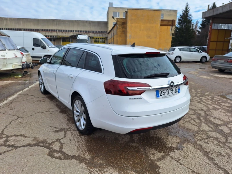 Opel Insignia Sport tourer 2.0CDTI, снимка 2 - Автомобили и джипове - 53431393