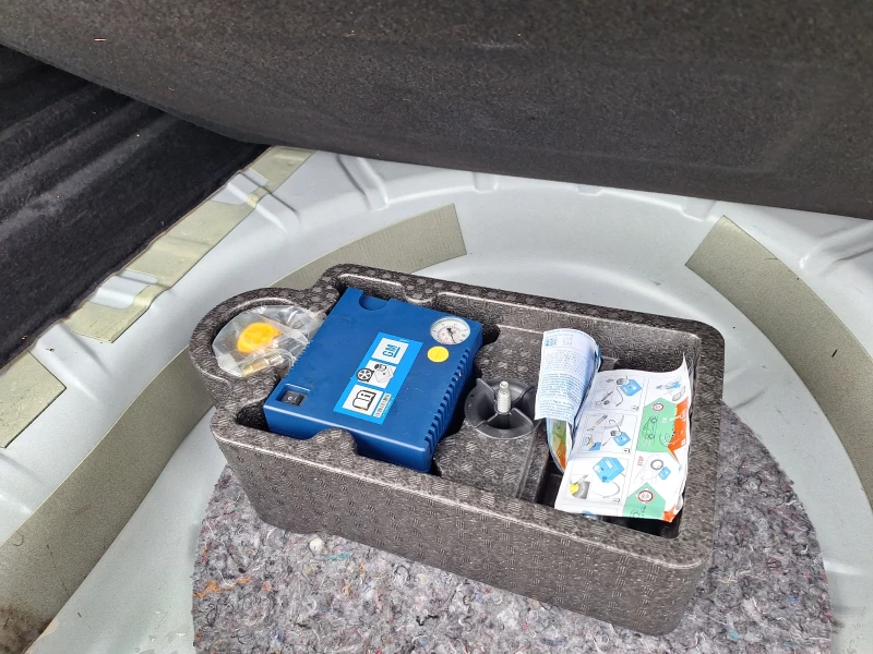 Opel Insignia Sport tourer 2.0CDTI, снимка 16 - Автомобили и джипове - 53431393